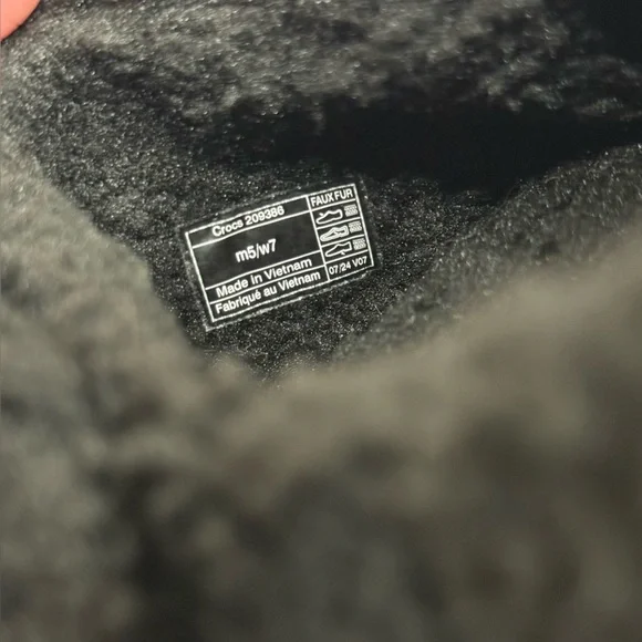 Crocs Classic Cozzzy Slippers - Picture 10 of 11